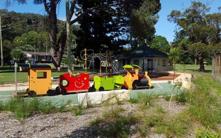 Brooklyn Oval playground train