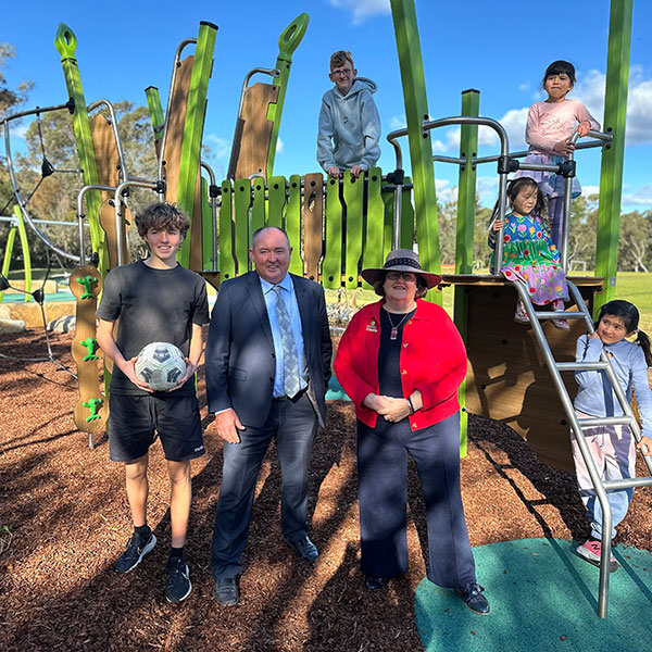 Mayor-Waddell, Deputy Mayor McIntosh with local children
