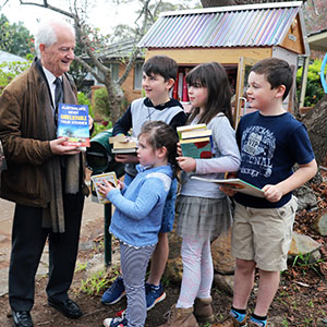 ornsby Shire Mayor Philip Ruddock with children at Street Library